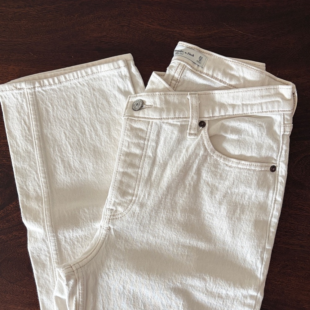 Abercrombie & Fitch Dad High Rise in Ecru w/ Crossover Waist (size 27S)